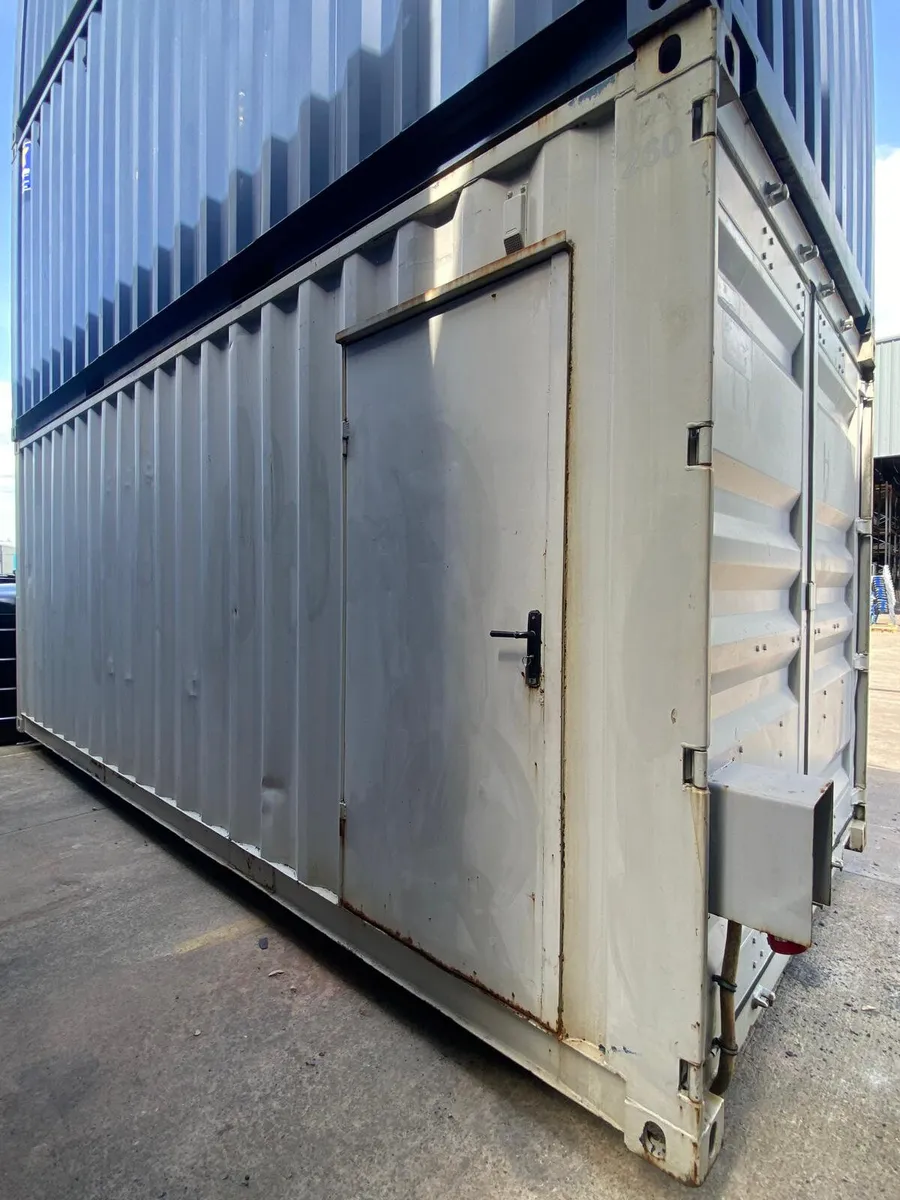 20FT X 8FT 5 CUBICLE ANTI-VANDAL SITE SHOWER - Image 1