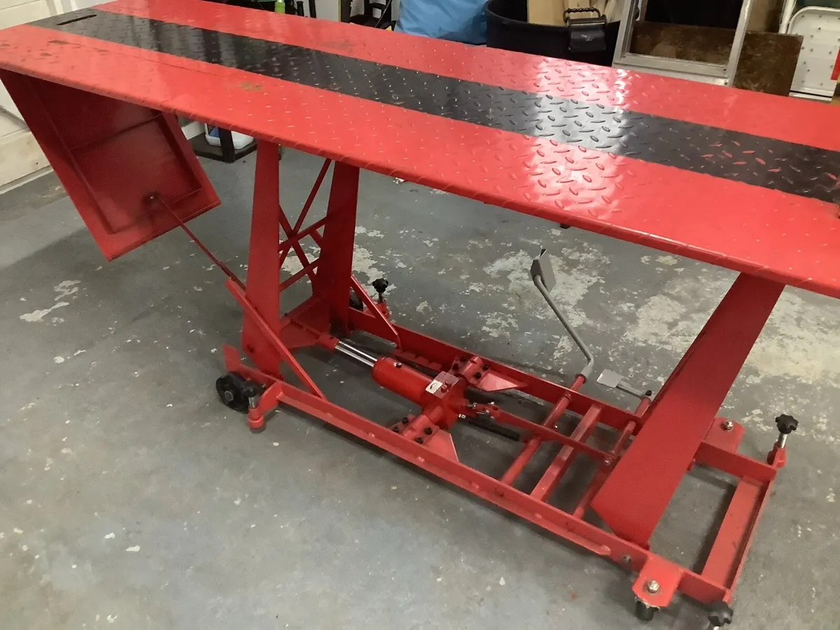 Motorcycle hydraulic lift. - Image 2