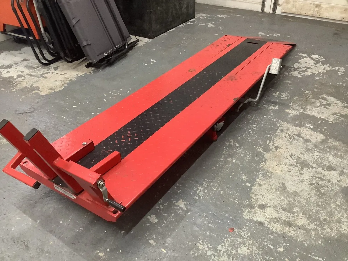 Motorcycle hydraulic lift. - Image 3