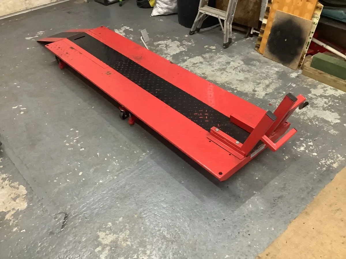 Motorcycle hydraulic lift. - Image 4