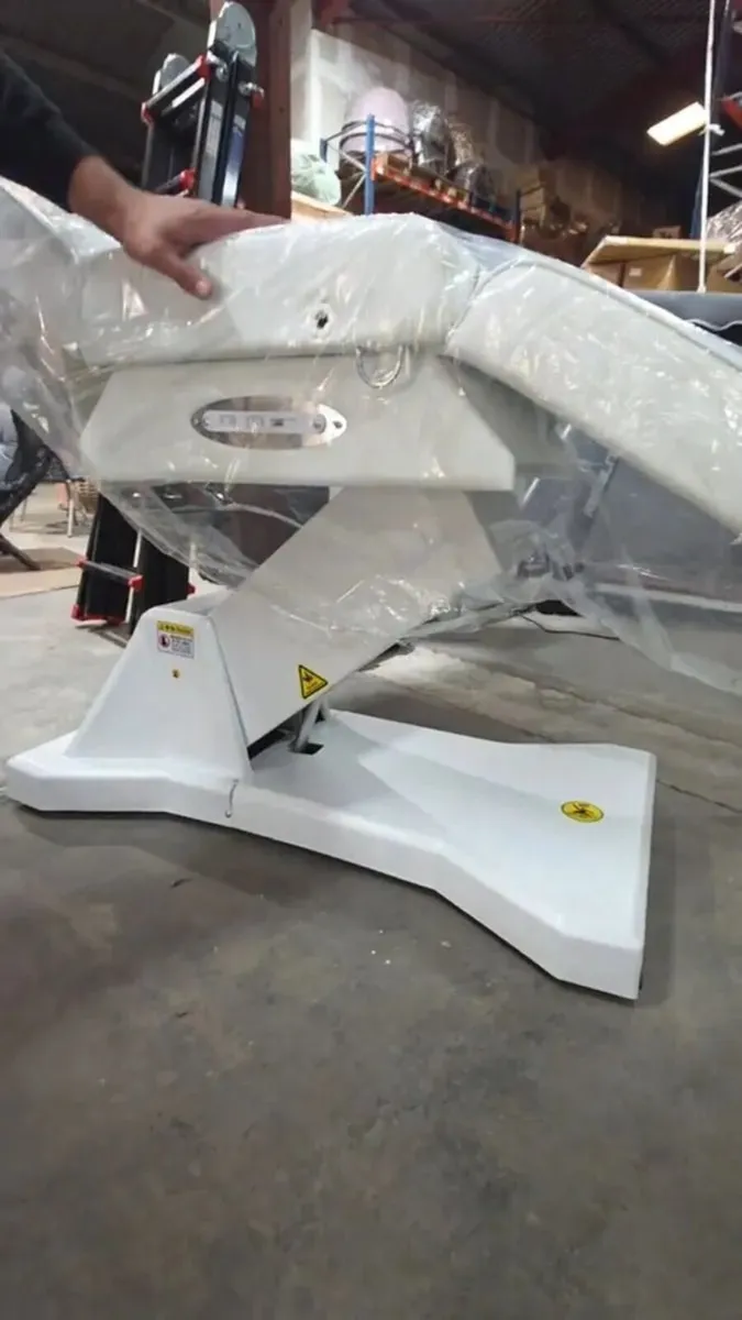 Electric Beauty Bed 3 Motor With Remote Brand new - Image 1