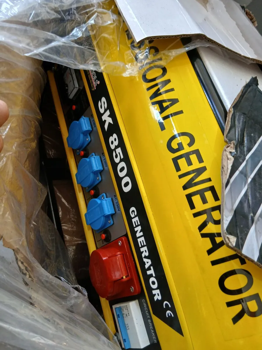 Generator new in the box price too sell - Image 1