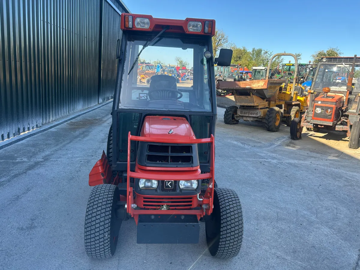 Kubota ST30 Compact Tractor - Image 2