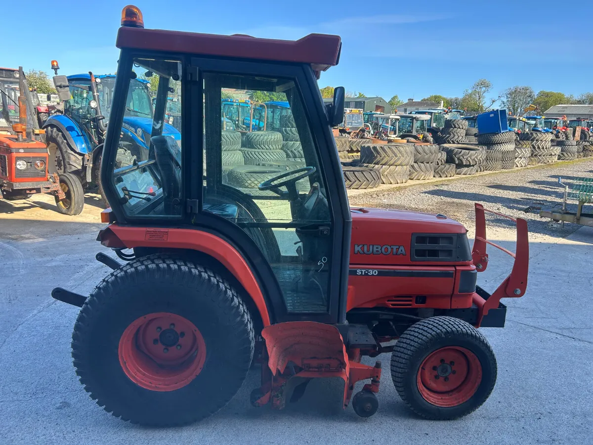 Kubota ST30 Compact Tractor - Image 4