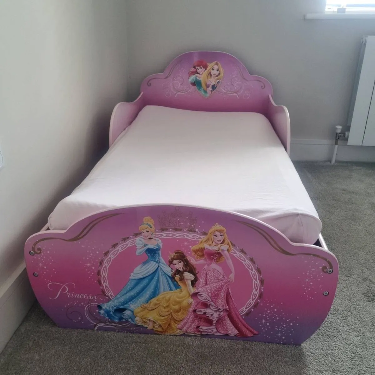 Toddler Disney Princess bed and lampshade - Image 1