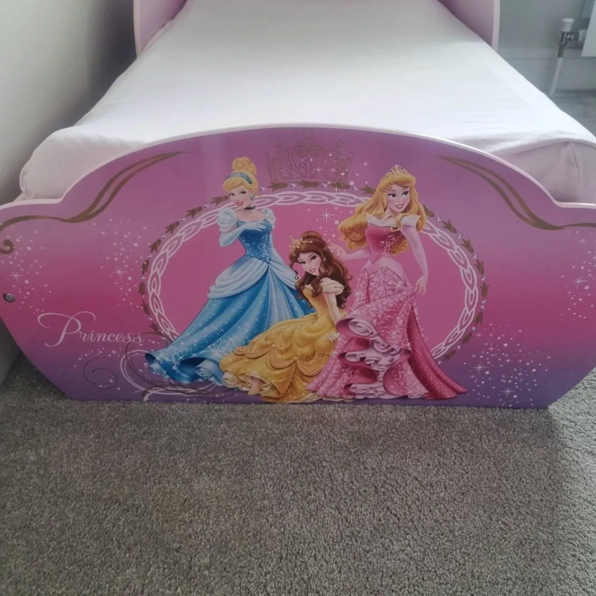 Toddler Disney Princess bed and lampshade - Image 2