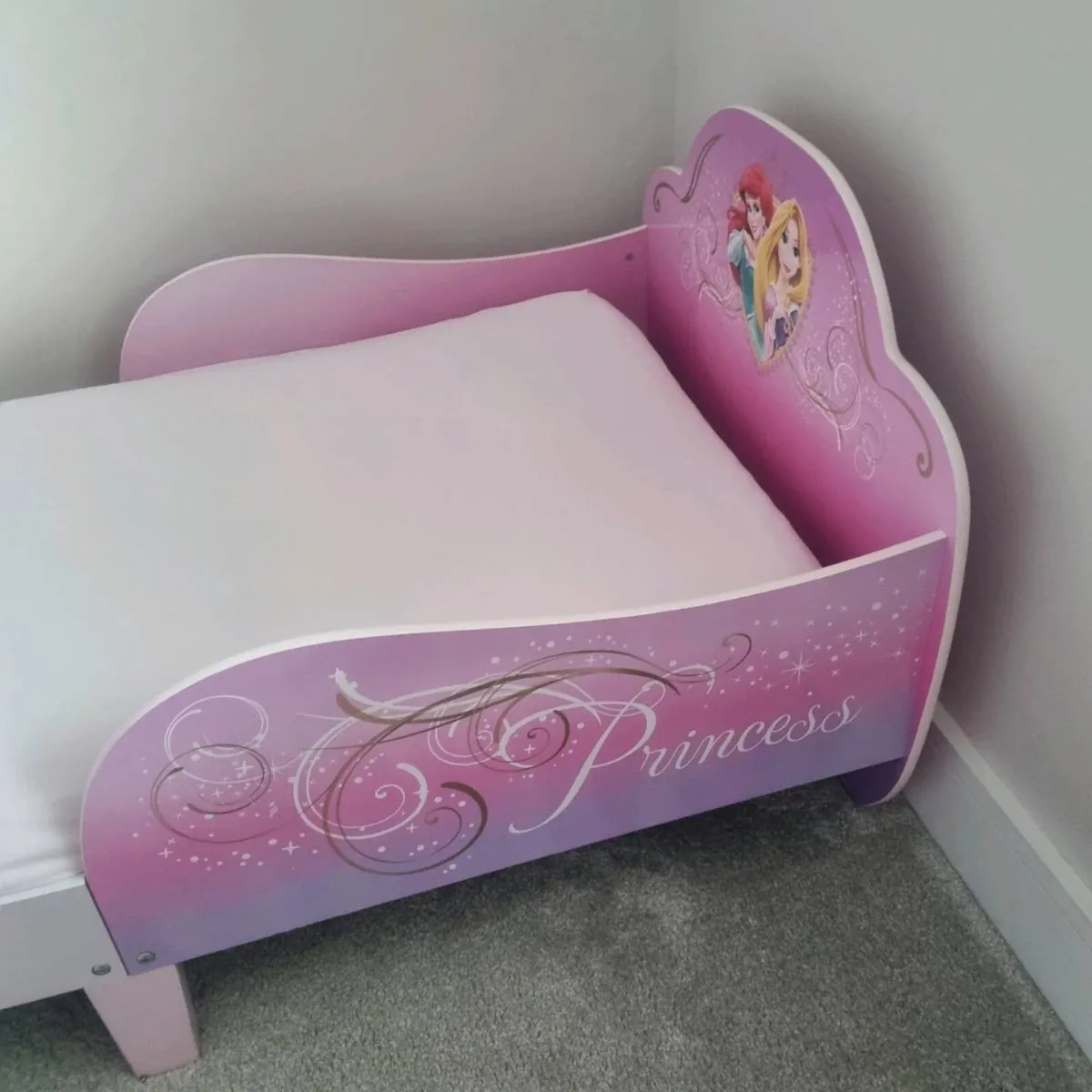 Toddler Disney Princess bed and lampshade - Image 3