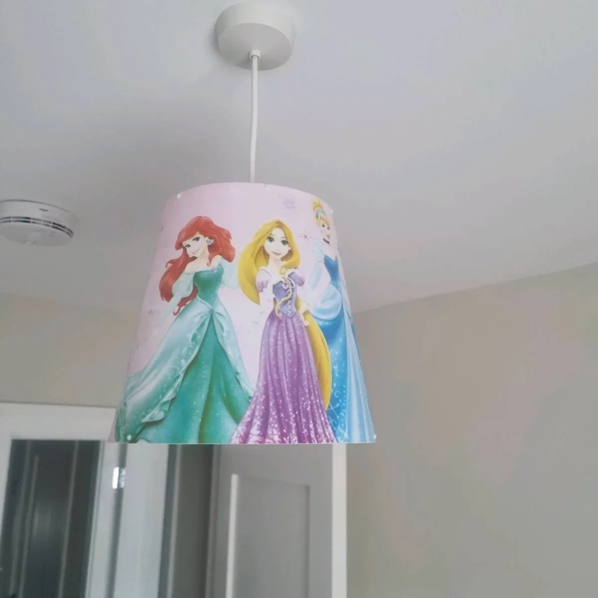 Toddler Disney Princess bed and lampshade - Image 4