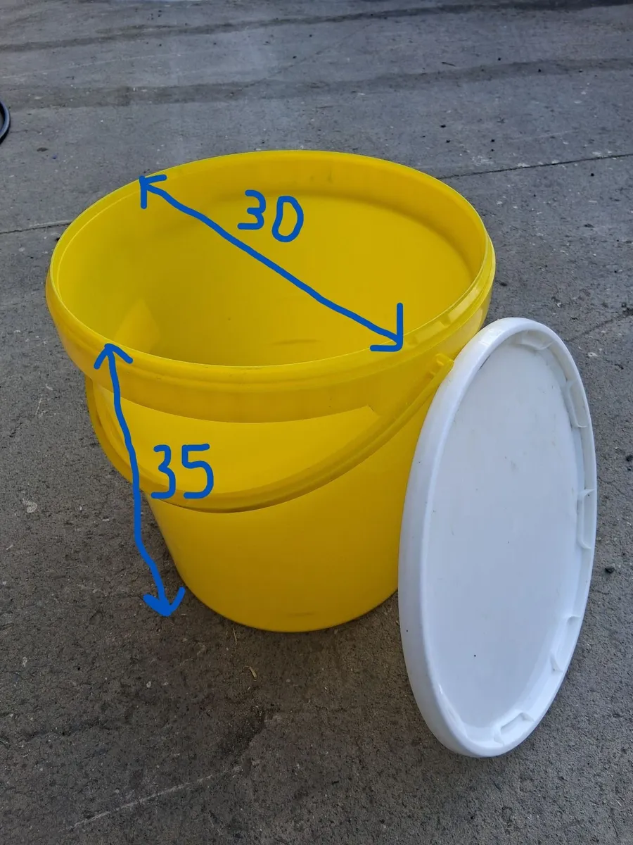 25 liters bucket with lid - Image 1