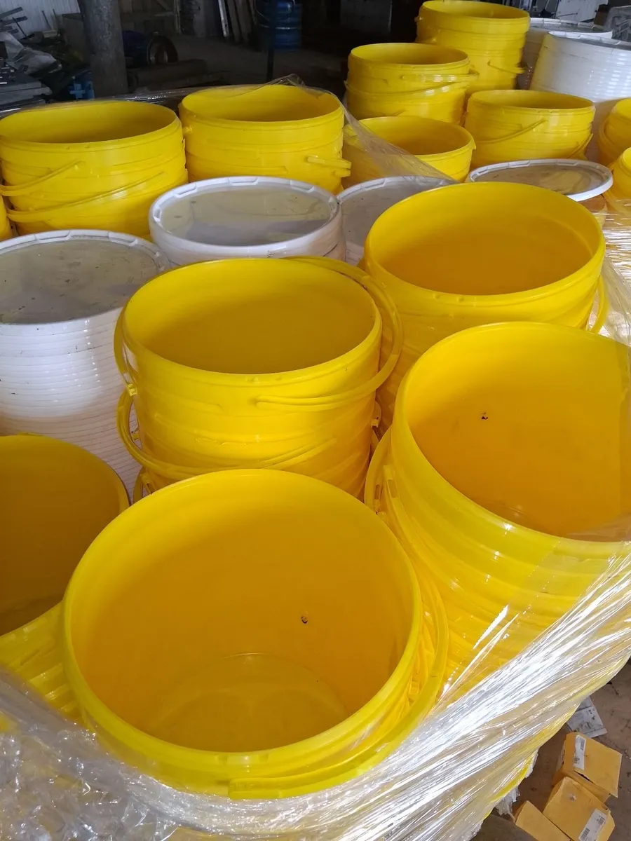 25 liters bucket with lid - Image 2