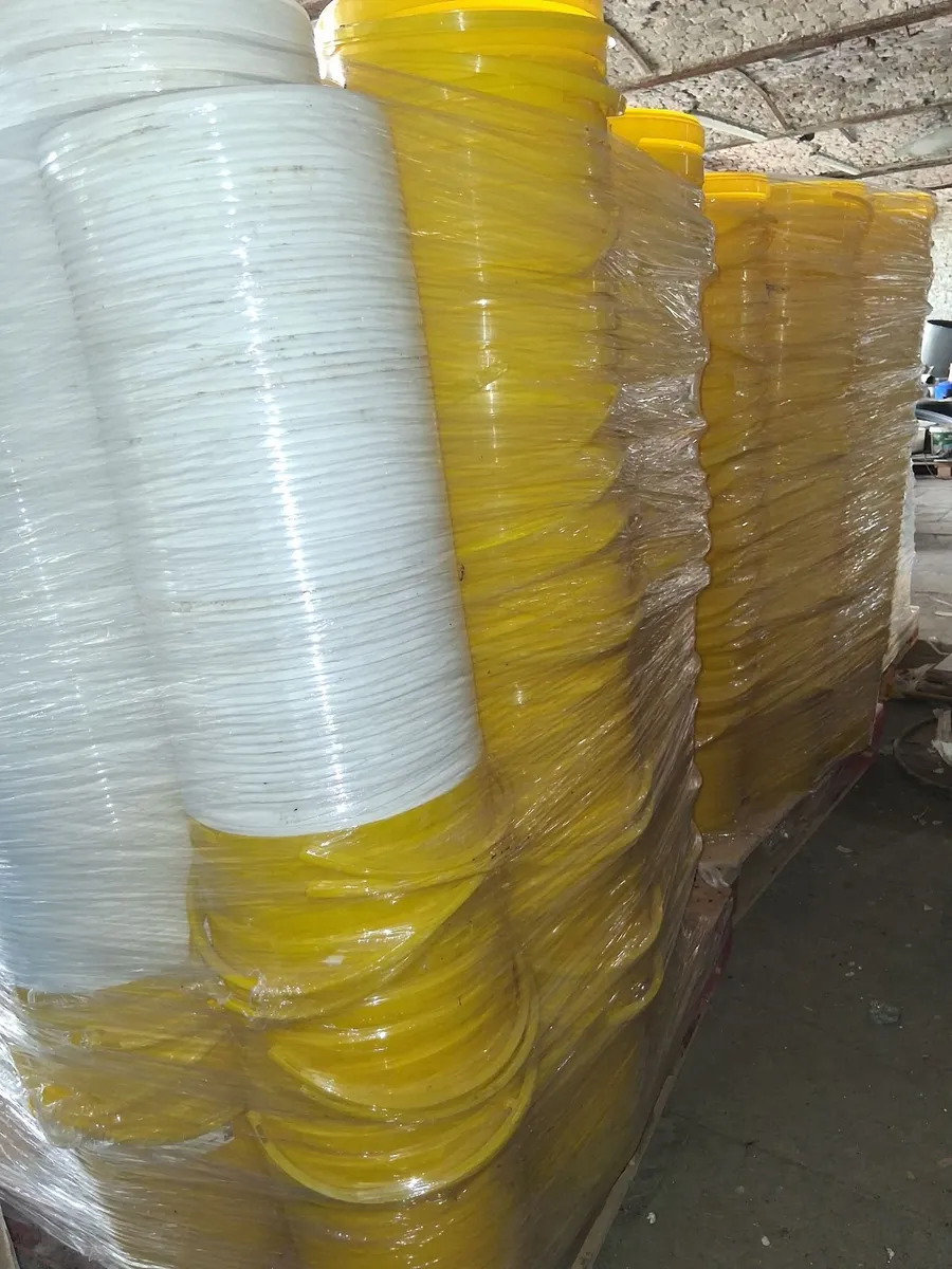 25 liters bucket with lid - Image 3