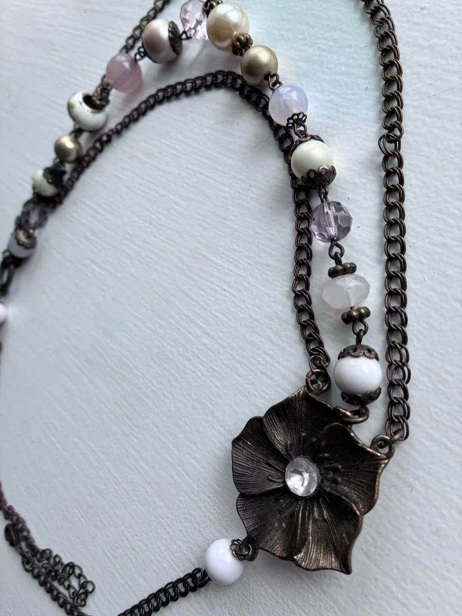 Vintage-bronze chain adorned with faux pearls - Image 1