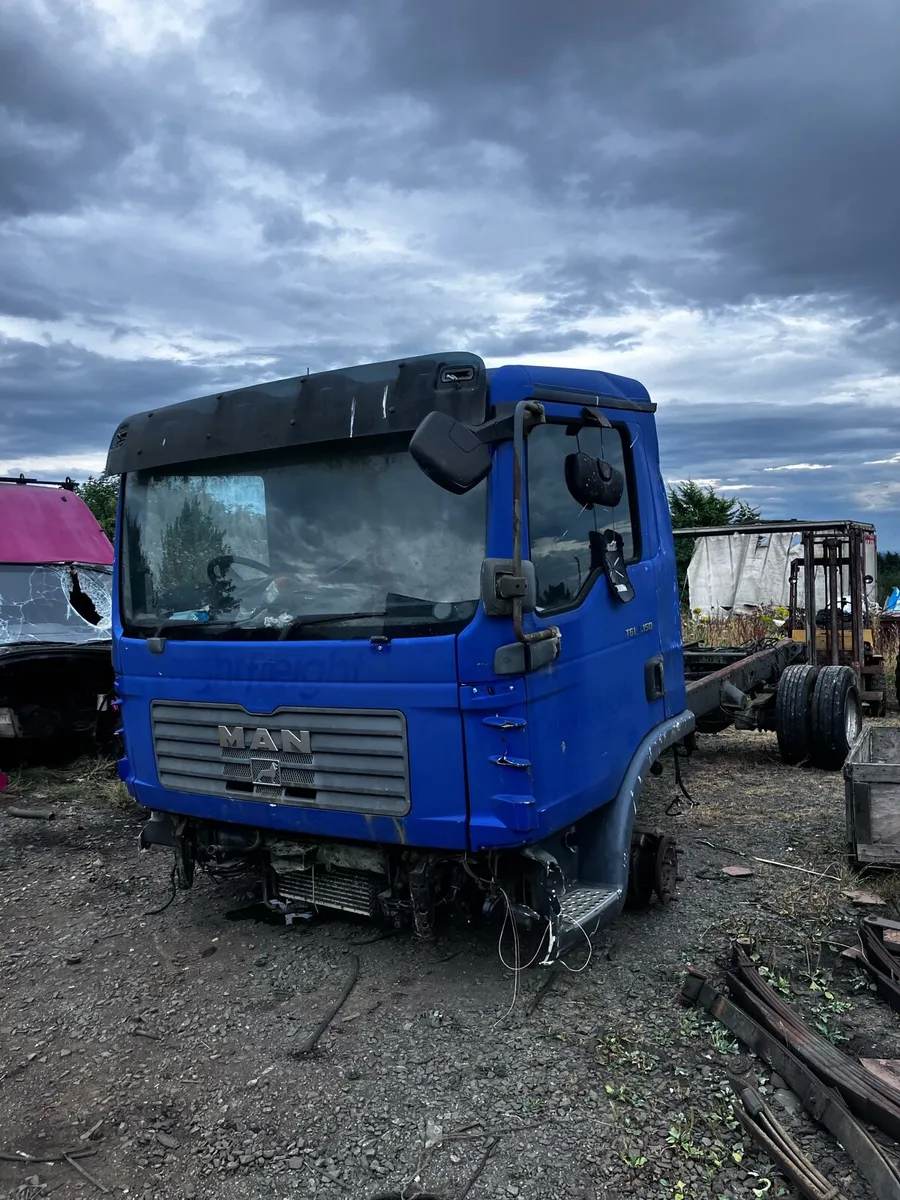 Breaking Daf lf Iveco man - Image 2