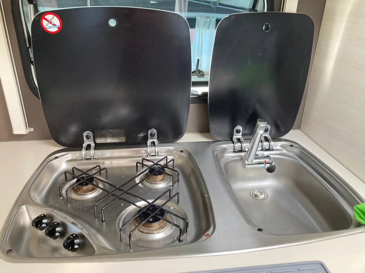 2017 Touring Caravan 6 Berth Family w/Awning - Image 4