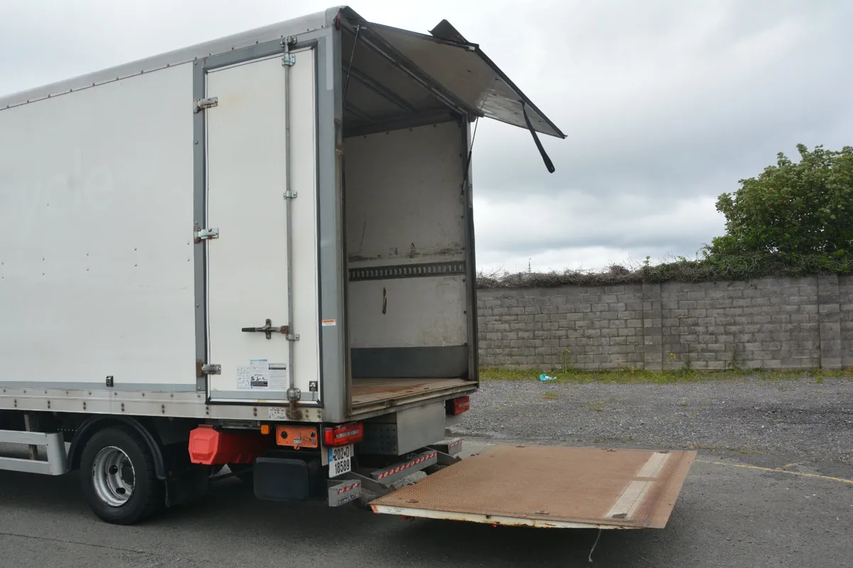MAN TGL 20' Box & 1.5T tail lift - Image 3