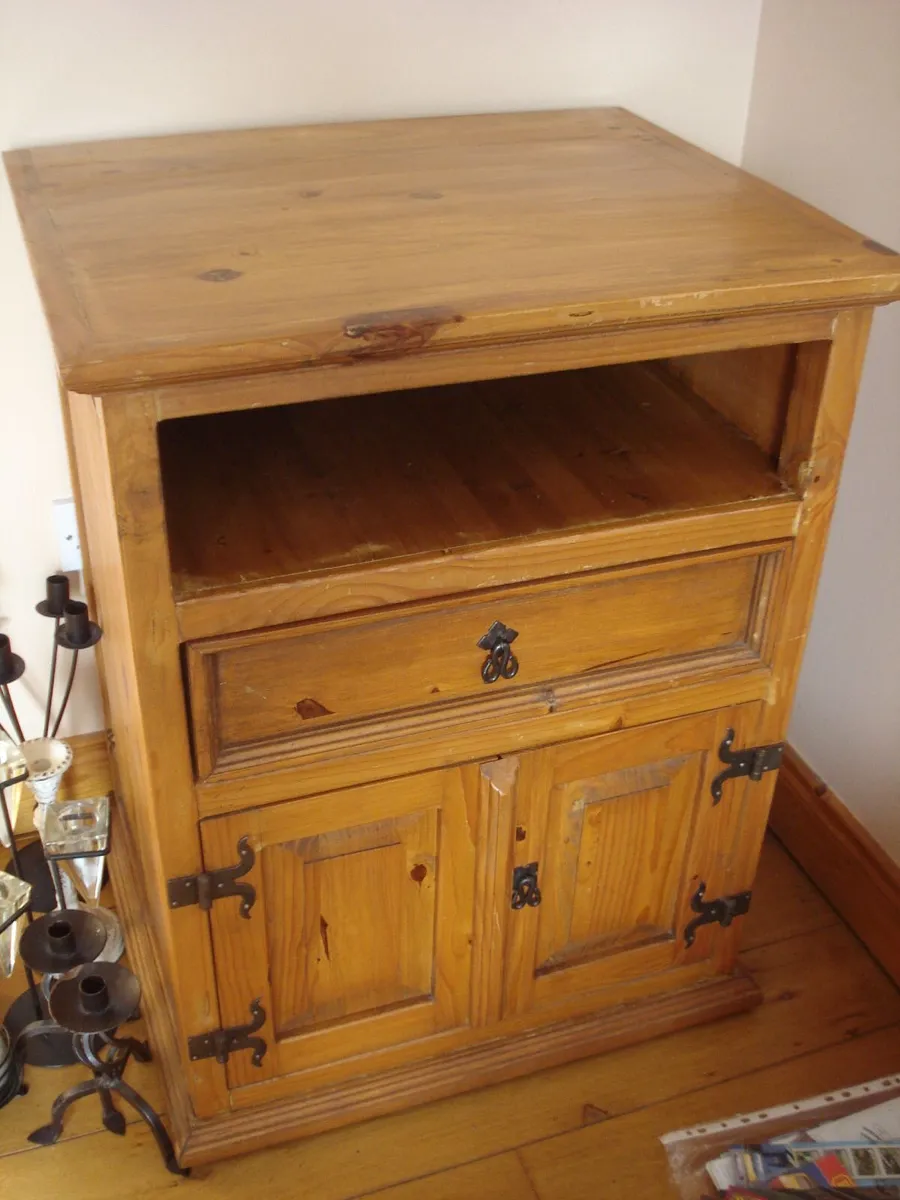 VINTAGE MEXICAN PINE TV CONSOLE CABINET. - Image 1