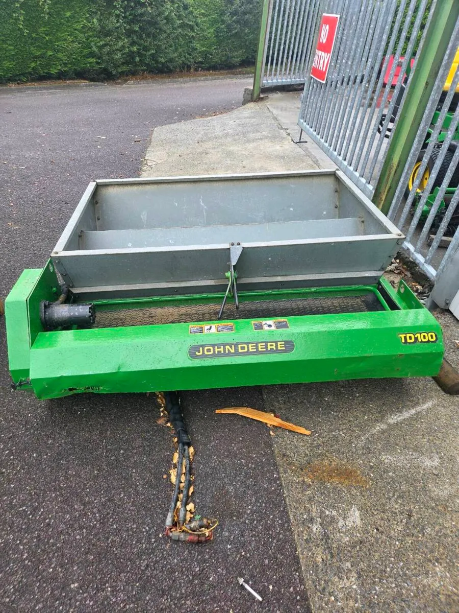 John Deere Top Dresser - Image 1