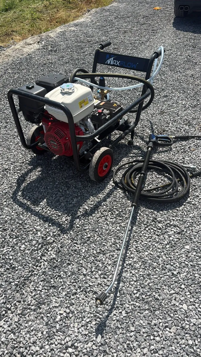 Honda GX MaxFlow Professional Pressure Washer - Image 1