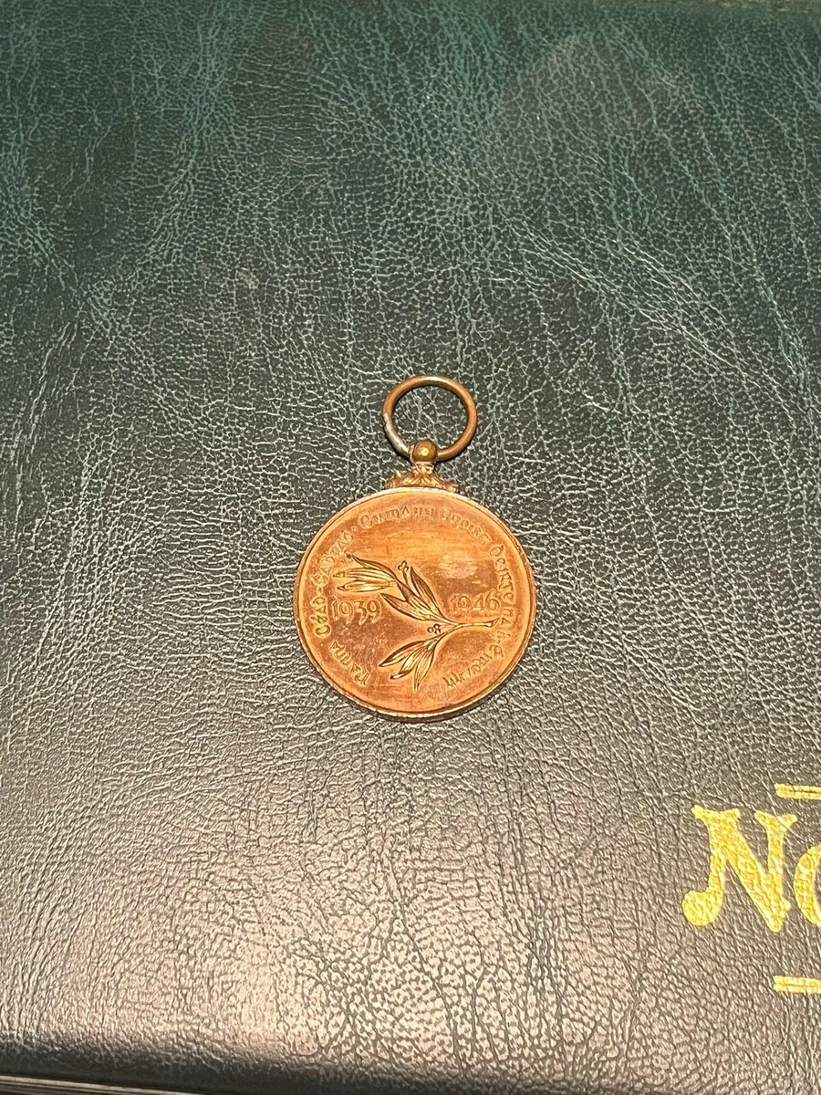 Irish Emergency Medal 1939-1946 - Image 1