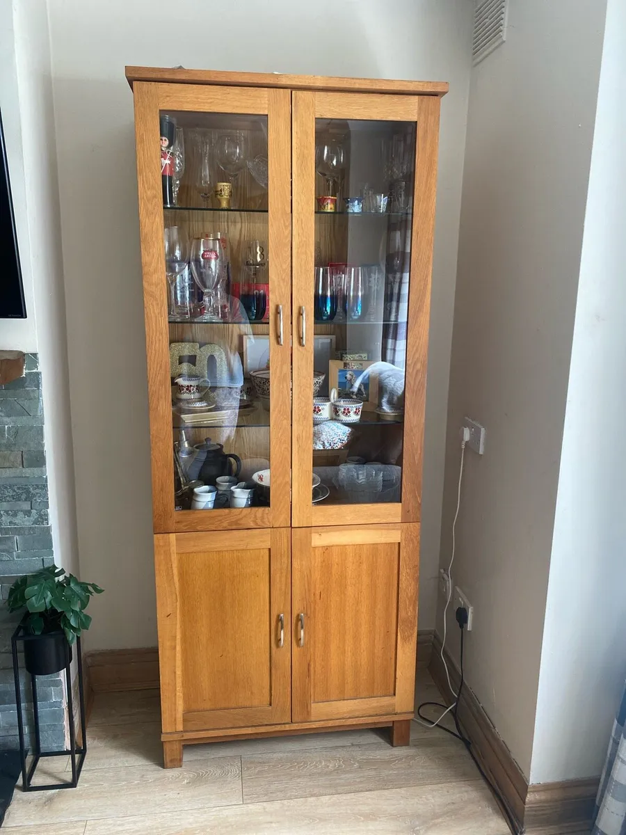 Oak display cabinet - Image 2