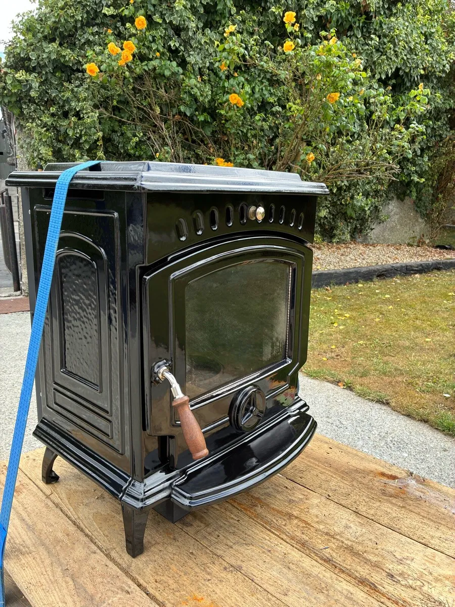 Waterford Stanley Tara Oil Stove 8kw. - Image 1