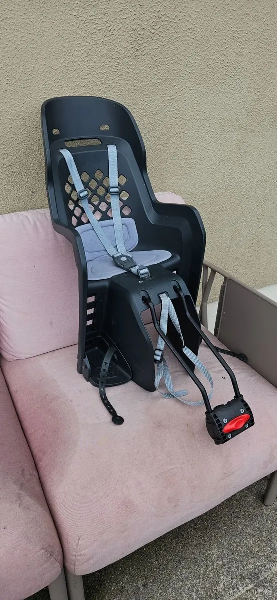 Rear child seat for bicycle - Image 1