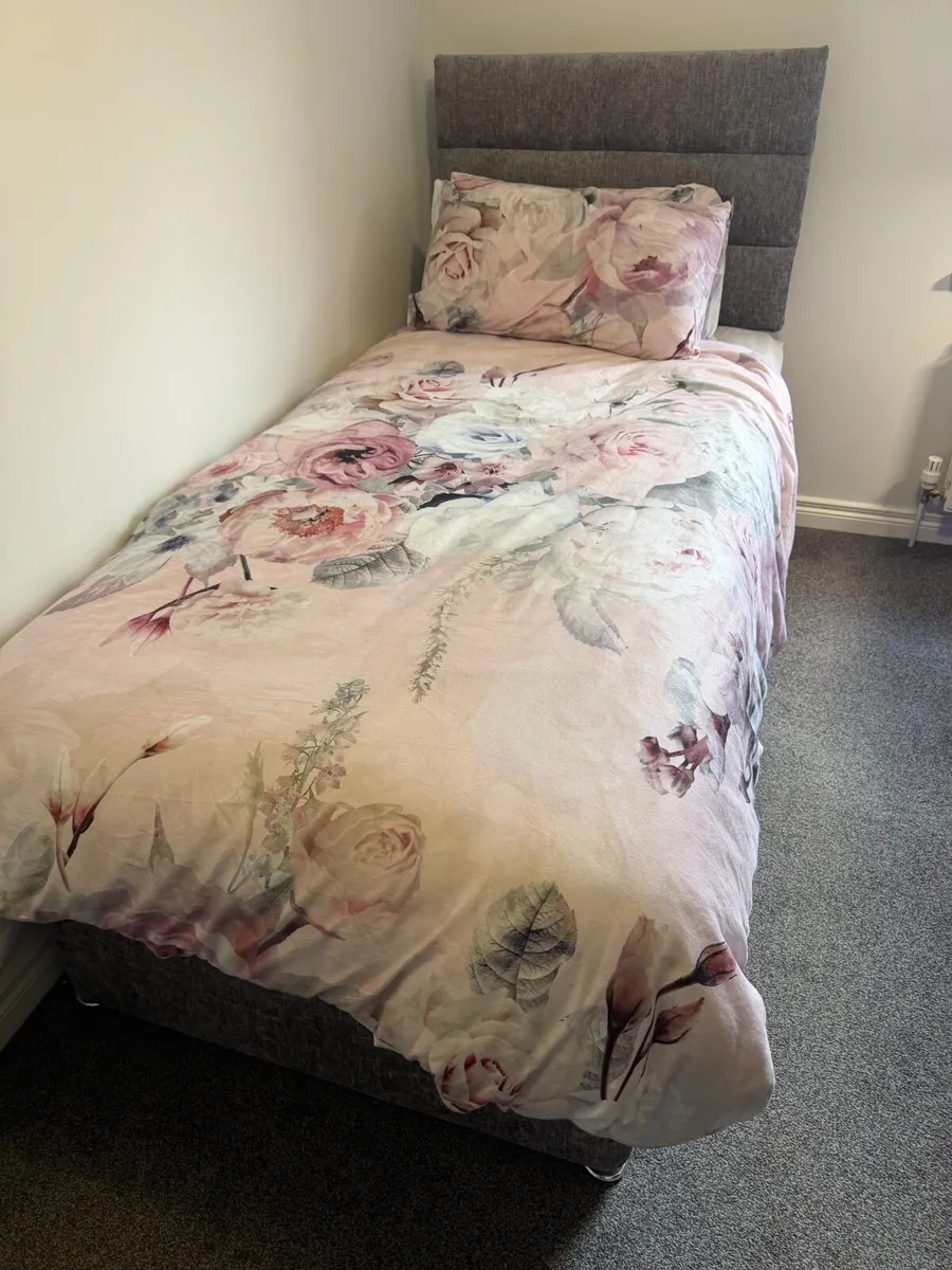 Single bed like new - Image 1