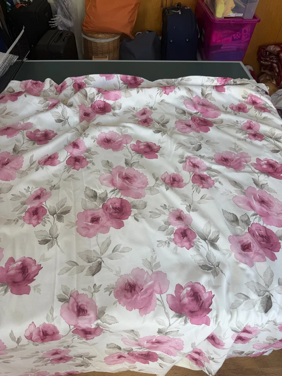 Curtains - Image 2