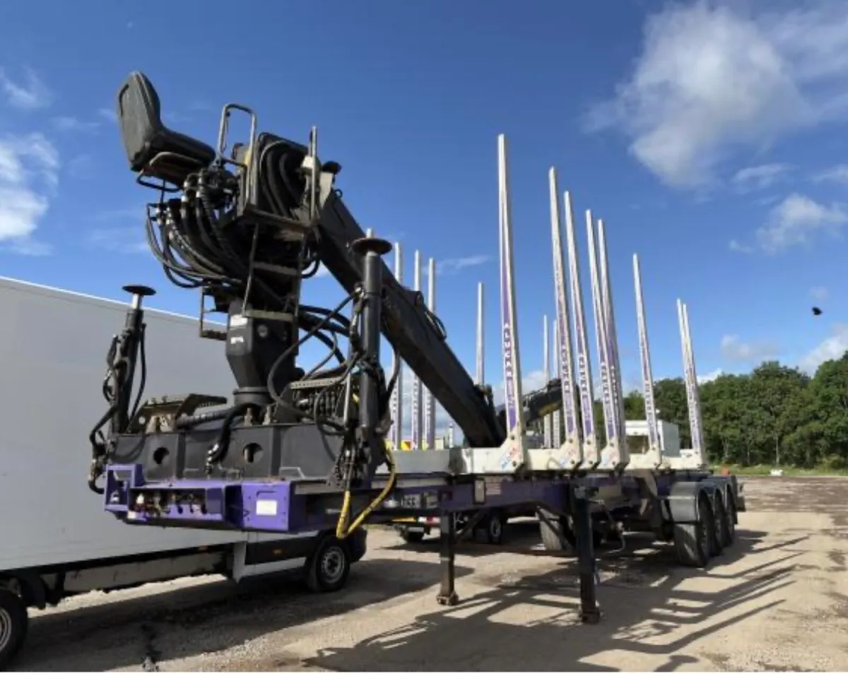Robinson trailer & crane - Image 1