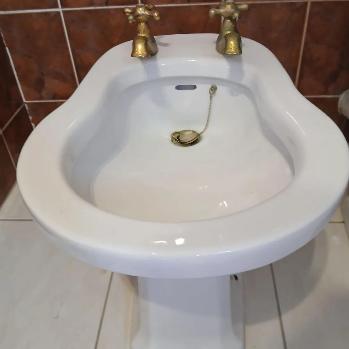 Bathroom sink, bath and bidet. - Image 3