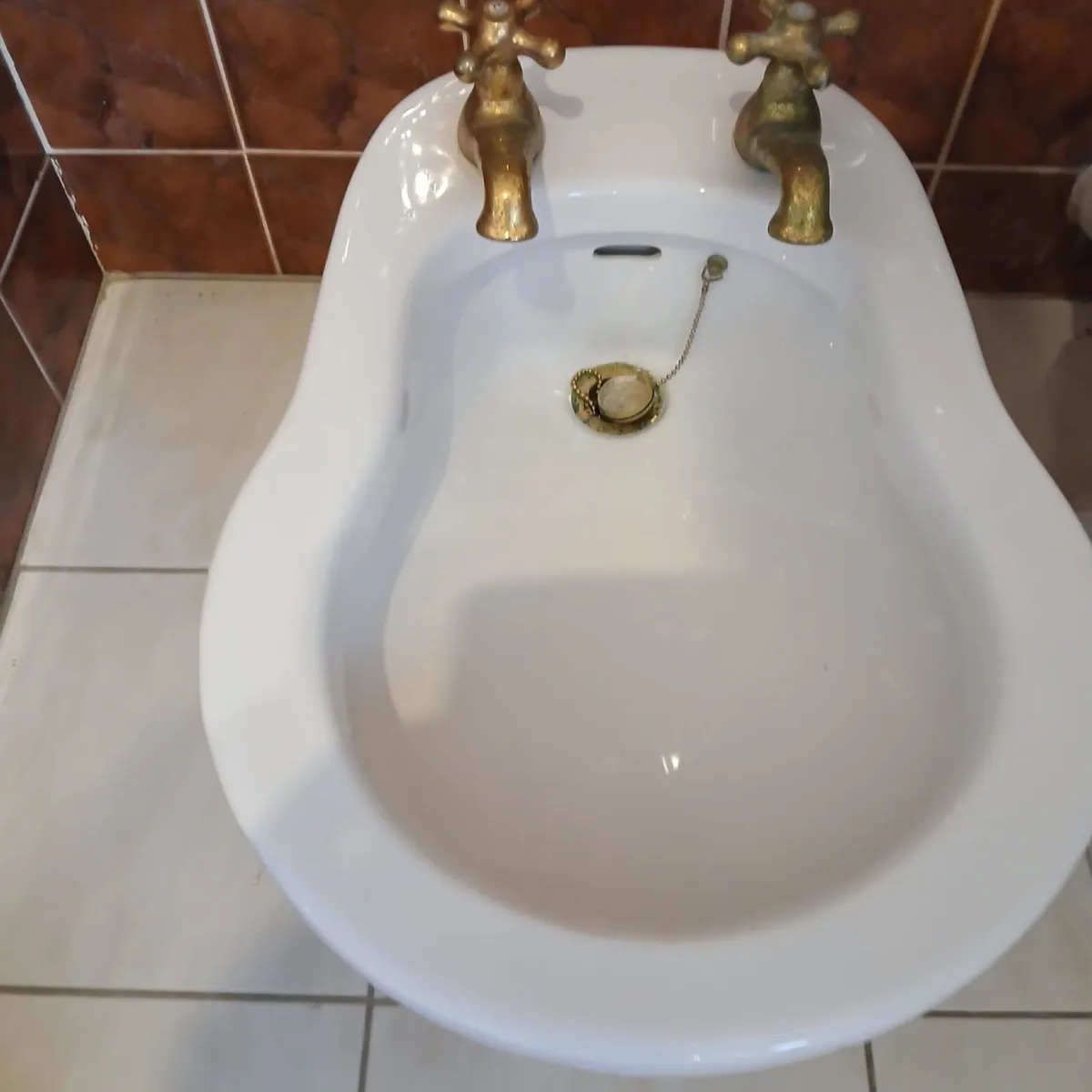 Bathroom sink, bath and bidet. - Image 4