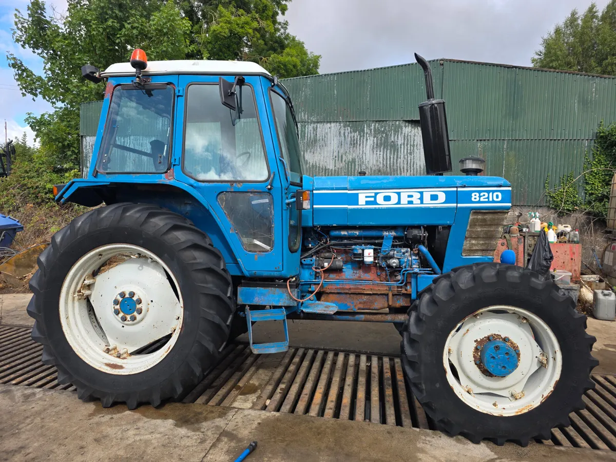Ford 8210 - Image 1