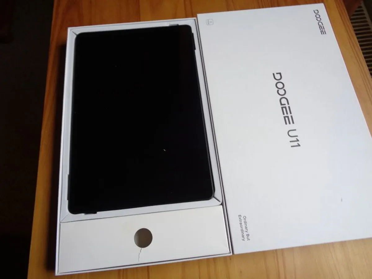 DooGee 11" Android 16 Tablet and Case - Image 1