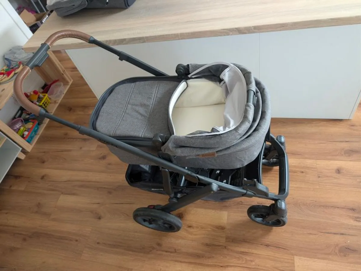 UPPAbaby Vista V2 Stroller and Carrycot - Image 4
