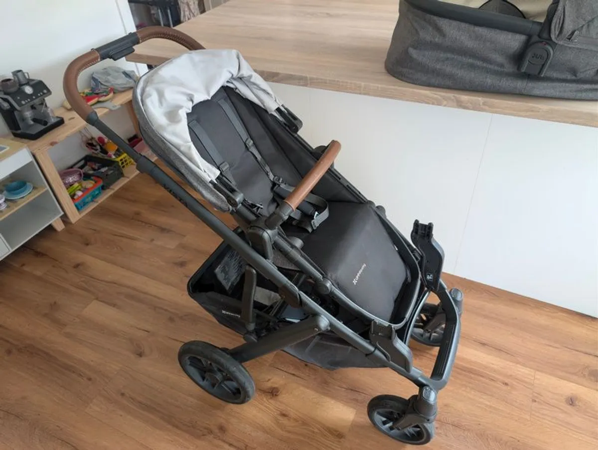 UPPAbaby Vista V2 Stroller and Carrycot - Image 2