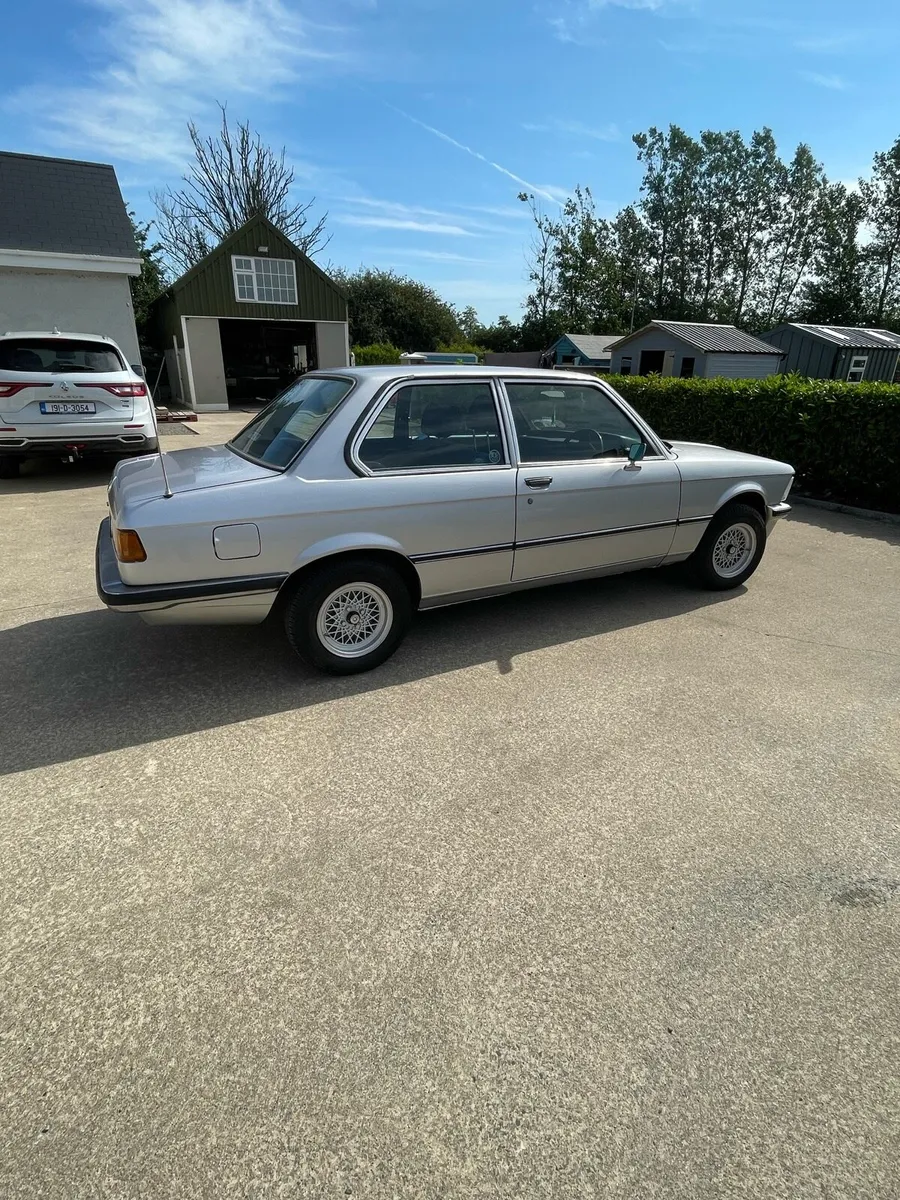 Vintage BMW 320 - Image 4