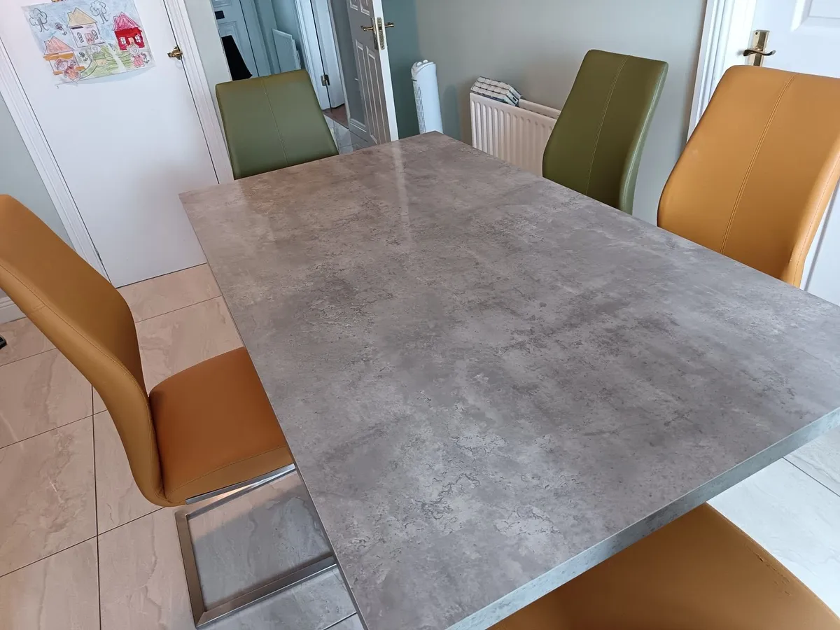 Dining table and 5 chairs - Image 3