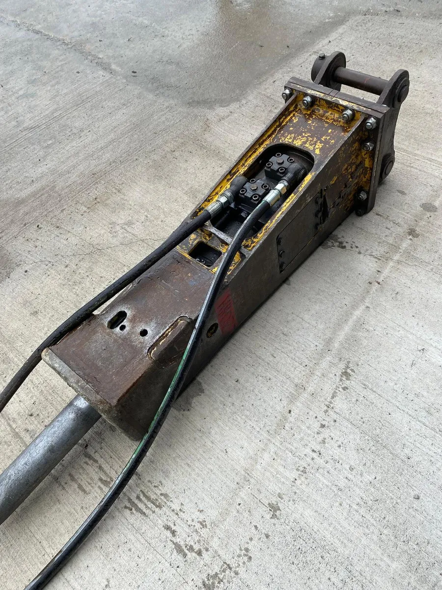 INDECO HP900 8T ROCK BREAKER