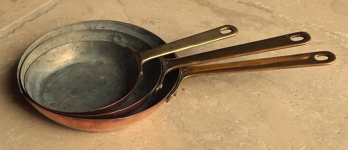 3 Small Cooper & Brass Pans - Image 3