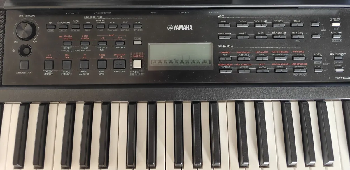 Yamaha Piano keyboard - Image 3