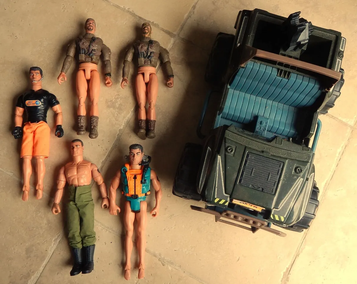 Selection of 5 Vintage Action Man Figures & Jeep - Image 1