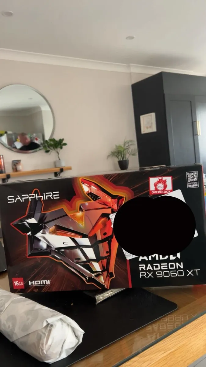 Sapphire Nitro+ Rx 9060 XT 16 GB - Image 2