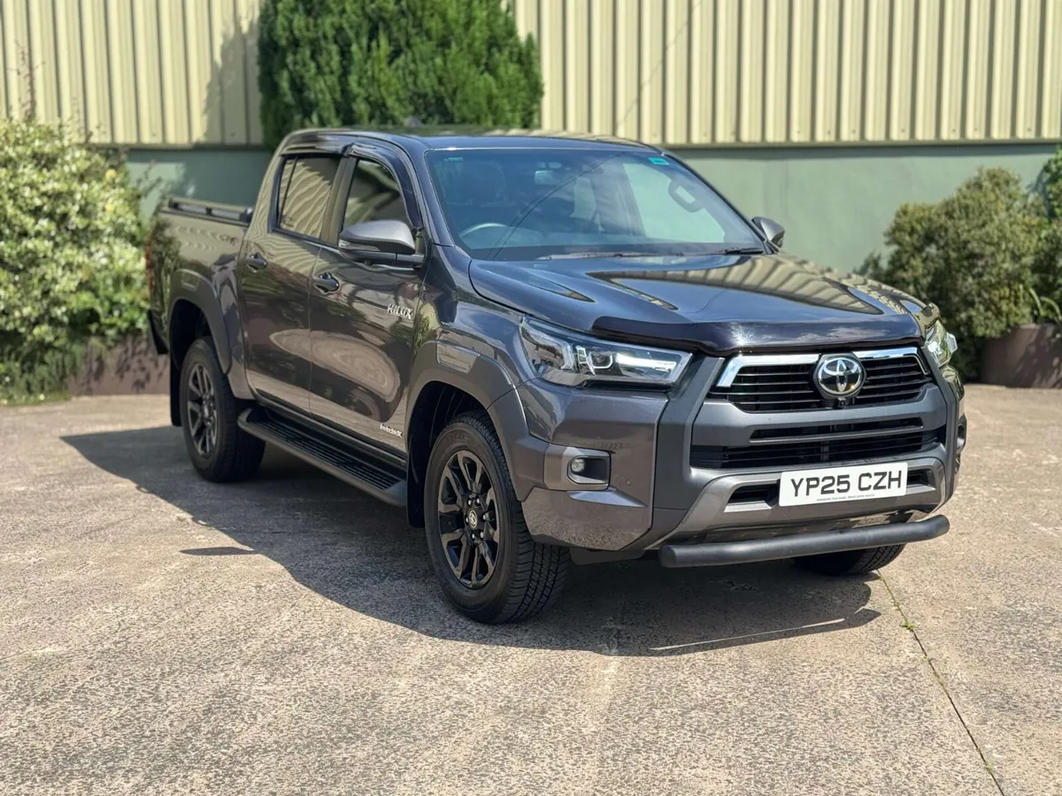 Toyota Hilux 2025 - Image 1