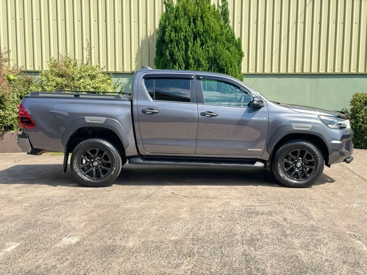 Toyota Hilux 2025 - Image 4