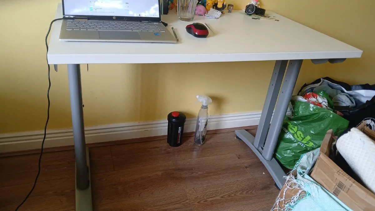 Dryer and chest of drawers and table and chair - Image 2