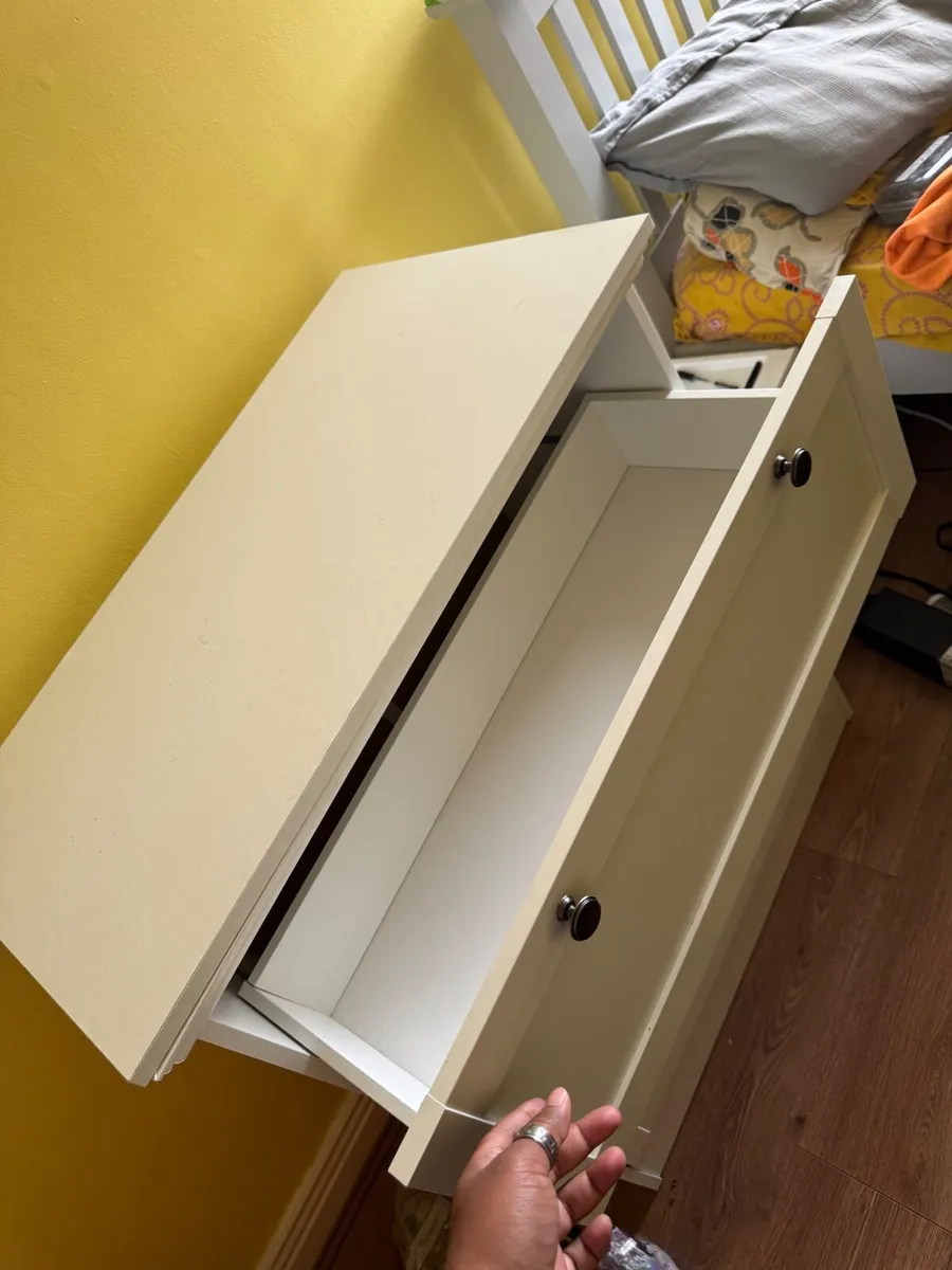 Dryer and chest of drawers and table and chair - Image 4