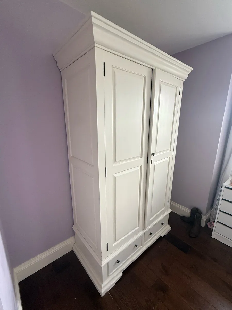 Set of Painted Bedroom Furniture - Image 2