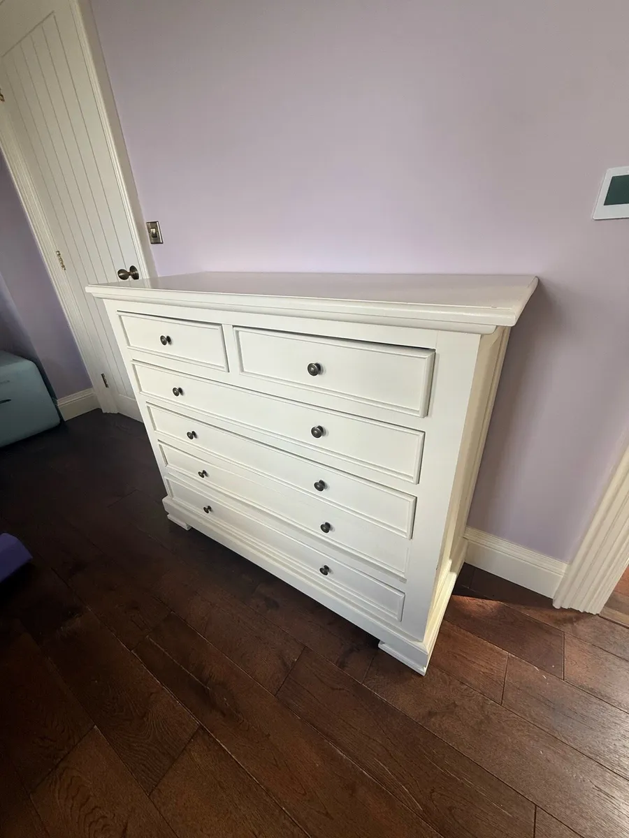 Set of Painted Bedroom Furniture - Image 3