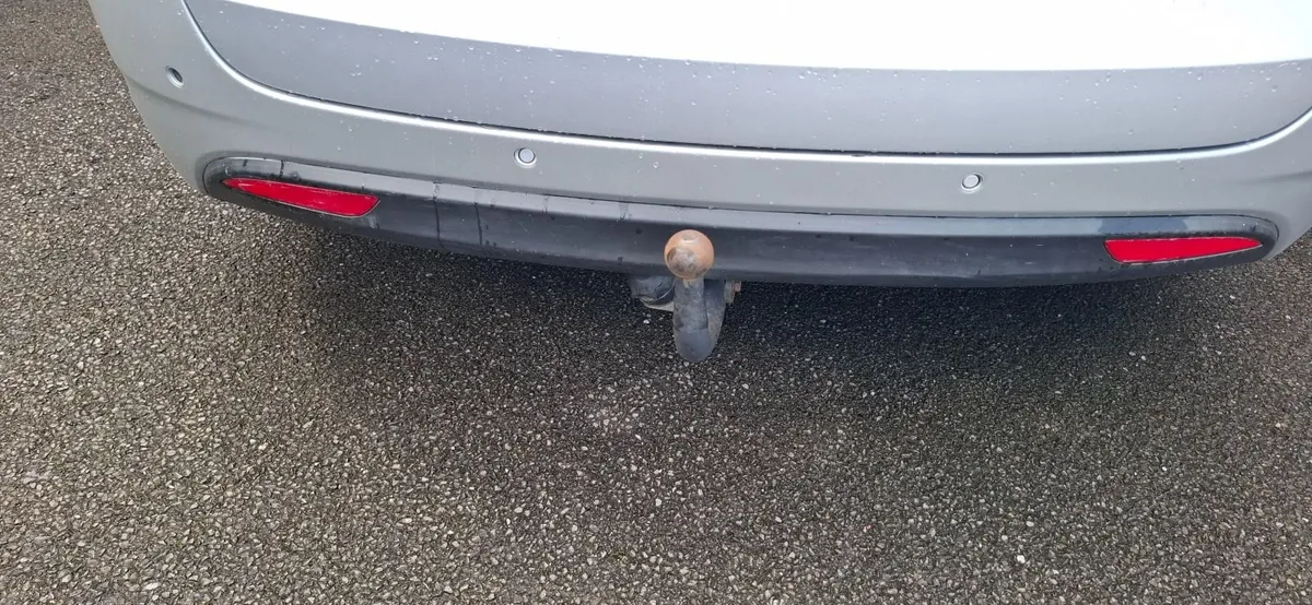 Car - Image 2