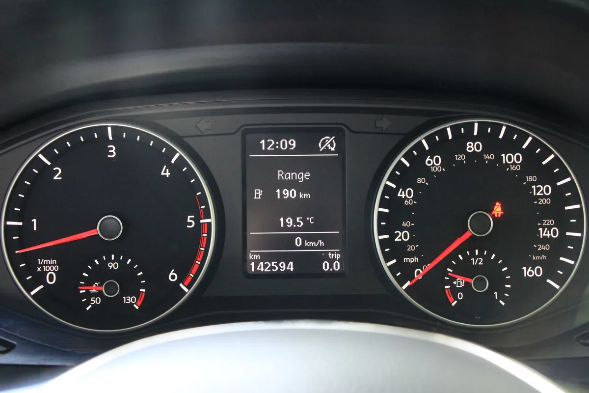 VW Amarock Highline Auto * 2 owners * Low kms - Image 3